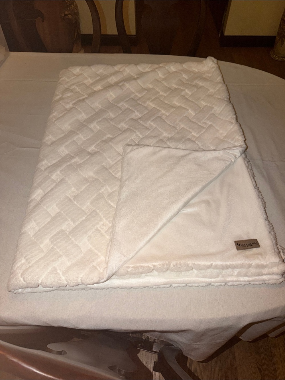 Koolaburra White Quilted Plush Throw Blanket